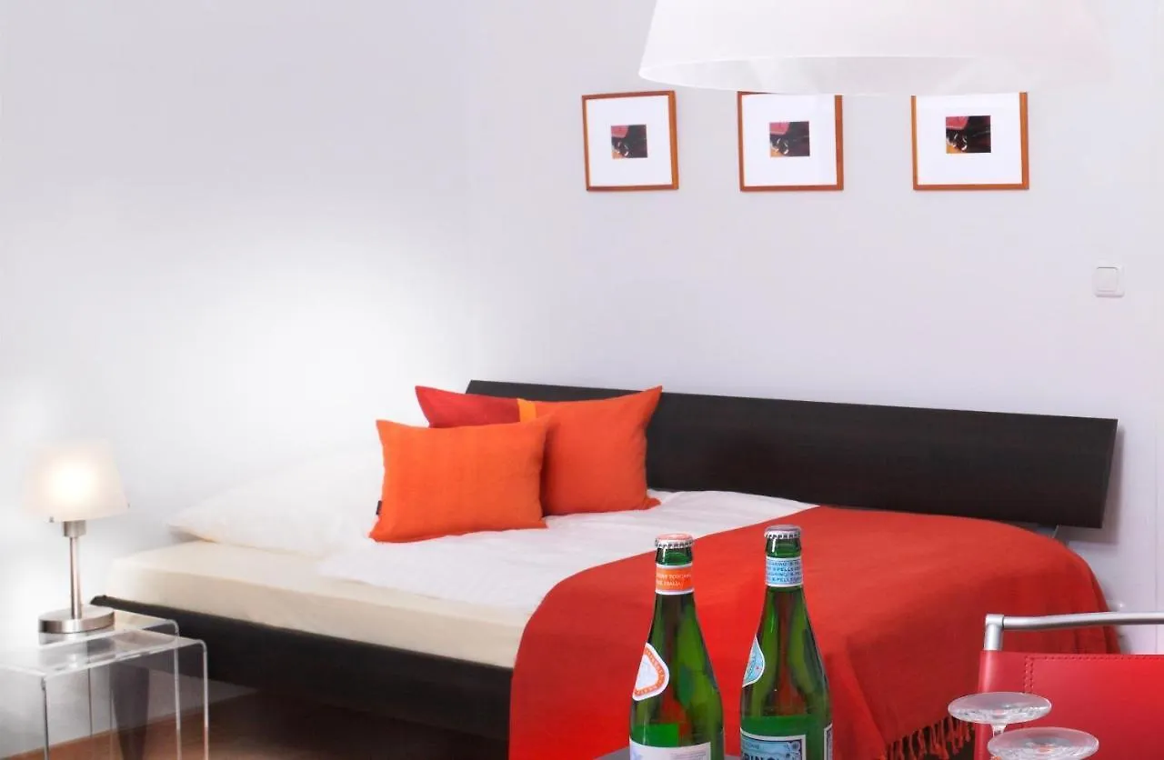 Frederics Muenchen City Schwabing Almanya